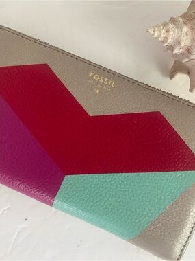 Fossil Valetine Day Multicolor Zip Around Credit Card Long Wallet